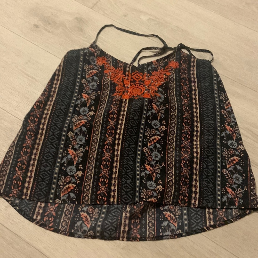 Super cute flow crop top.